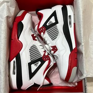 Air Jordan 4 Retro GS FIRE RED size 7y